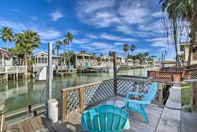 Image de Furnished Deck: Waterfront Port Isabel Cottage!