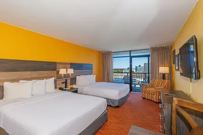 Image de Ocean View Queen Suite Landmark Resort 1125