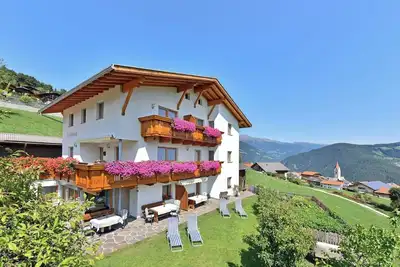 Image de Appartement de vacances \"Pustertal\" avec vues sur les montagnes, Wi-Fi, terrasse et jardin