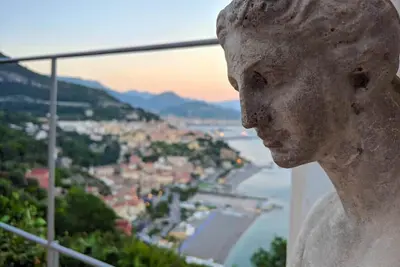 Image de Villa Neptune at the beginning of the Amalfi Coast Cin No. It065157b4vgm390gl.