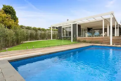 Image de Bridgeport spacious holiday house with pool