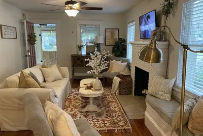 Image de “Casa de Fior” 1925 Casita in the Historic District, Downtown Mt. Dora, Fla