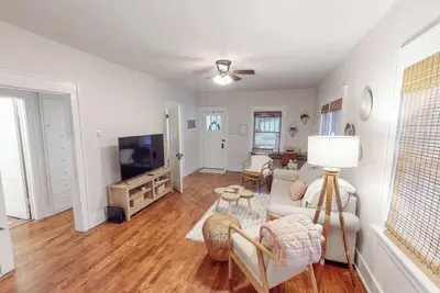 Image de This bungalow is a 2 bedroom(s), 1 bathrooms, located in Wichita, Ks.