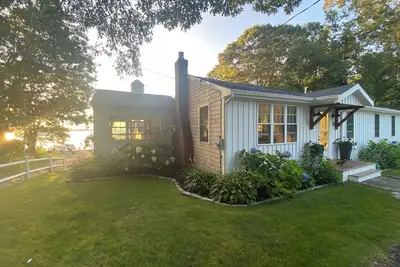 Image de Buzzards Bay Cottage w/ water views and beach pass.