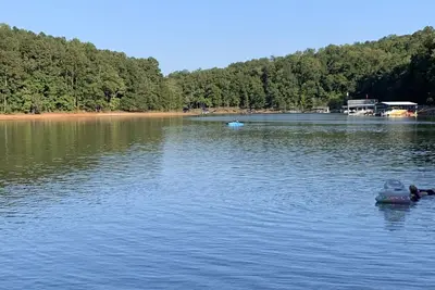 Image de Lakehouse on Hartwell. Peace & quiet. Fish, grill, kayaks & more.