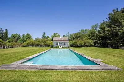 Image de Beautiful Farmhouse on 14 Acres