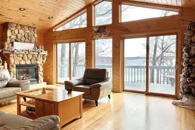 Image de Picturesque Getaway on Private Lakefront Property