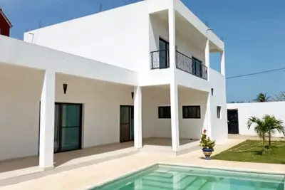 Image de Villa moderne avec piscine à proximité de la mer et des commerces