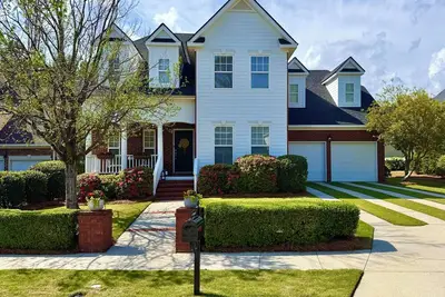 Image de Adjacent to Park — 6 Miles to National