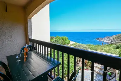 Image de L’Oli Doux- Pieds Dans L'Eau-Vue Mer Imprenable- Acces Direct Crique-Parking