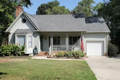 Image de 7 Minutes from Downtown Raleigh, Great for Kids.