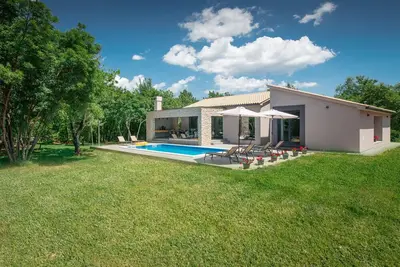 Image de Superbe maison à Labin avec sauna