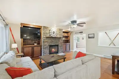 Image de Family friendly house in Many Lakes with Hot Tub