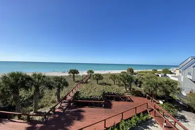 Image de Beachfront Condo