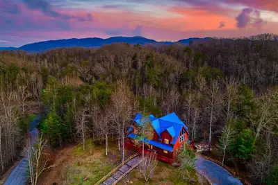 Image de Booking Summer! 4 Masters Family Friendly Hot Tub Fire Pit Secluded Yard