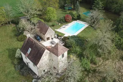 Image de Maison de caractère avec piscine entre Lot et Dordogne
