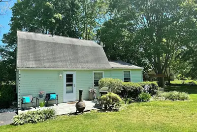 Image de 150ft+ Direct Waterfront! 2-Bdrm Cottage on Niantic River in Waterford Ct