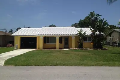 Image de Port Richey 2 bedroom, 2 bath remodeled canal front home leading to gulf.