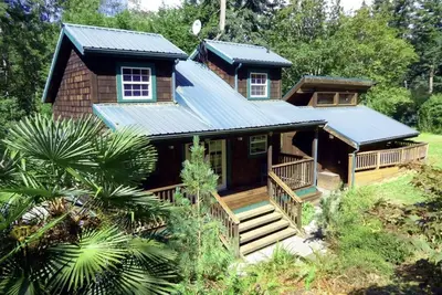 Image de The Woodpecker Cabin on Guemes Island with Hot Tub!