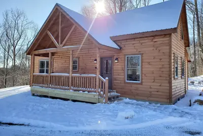 Image de Secluded, beautiful cabin with hot tub and fire pit in heart of Hocking Valley!