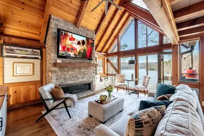 Image de Hygge House on Lanier - the Ultimate lake cabin - dock, arcade, hottub, & grills
