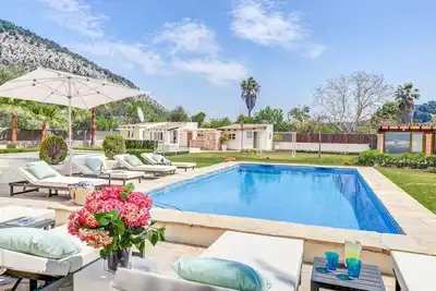 Image de Private Villa - Swimming Pool, Jacuzzi and Plungepool set in manicured grounds.