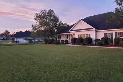 Image de Pool/Bon Fires at Cul-De-Sac 4 Bedroom/3 Bath Getaway. Close to Wild Adventures