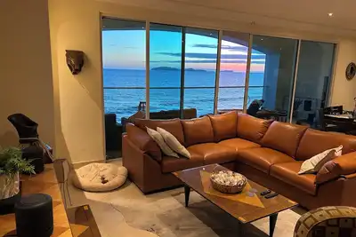 Image de Upgraded Ocean Front Condo with full security. Early check in and Late check out