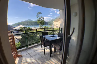 Image de Logement avec terrasse Sur Lac, dans résidence avec Plage et ponton Privee