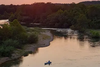 Image de Brookstone on Current River w/ Private Gravel Bar No Cleaning Fee