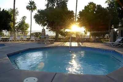 Image de Great Desert Stay! Comfy And Modern Unit, Pool, Parking And Pool