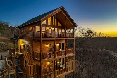 Image de Tri Level cozy cabin, stunning views! !