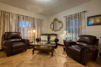 Image de Historic Home Near Everything w/Gig internet & Ac!