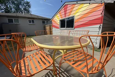 Entire House Private Backyard - Pet Friendly
