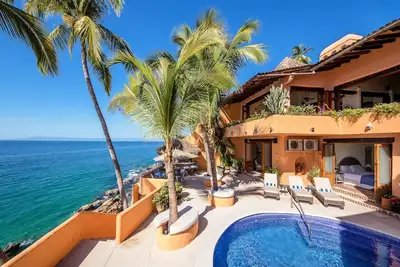 Image de Gorgeous Beachfront Getaway Amazing Secluded Beach Location, full Staff included