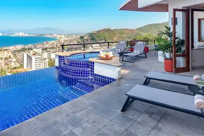 Image de Spectacular Luxury Villa with Breathtaking Views From Every Bedroom & Full Staff
