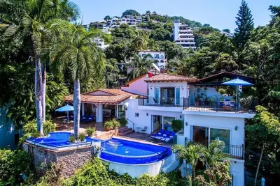 Image de Beautiful Private Beachfront Villa Close to Town, Staff & Airport Transfers incl