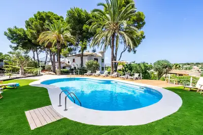 Image de Amazing Villa with Views, Large pool area and 2 Bbq dining stations.
