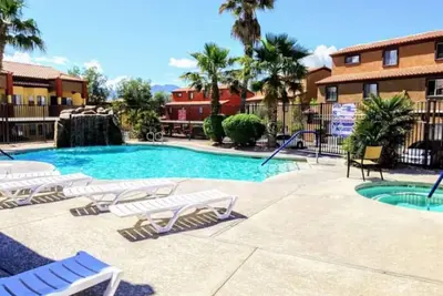 Image de 3 Bed, 2 Bath Condo By Pool. Sleeps 8.