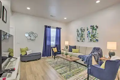 Image de Modern Mountain Escape Near Slopes, Lakes & Trails