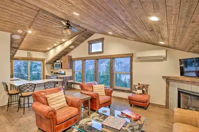 Image de Homey Cle Elum Lake Apt w/ Shared Hot Tub & Views!