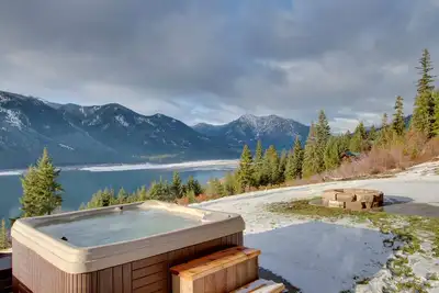 Image de Dazzling Cle Elum Home w/ Game Room & Fire Pit!
