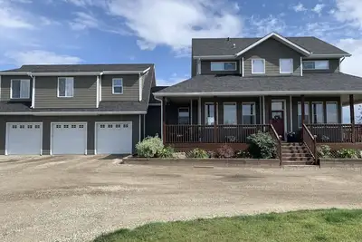 Image de The Ranche Country views within 10 min to South Calgary and Okotoks. Stampede!