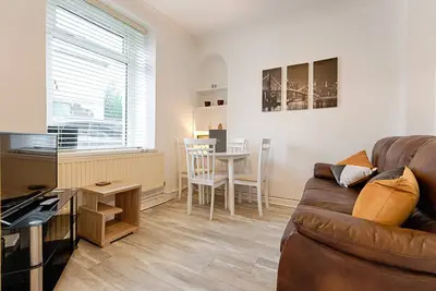 Image de Parking, Tv in Every Bedroom!