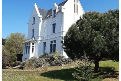 Image de A louer villa de charme 200 m2, à 150 m de la plage et 500 m du centre ville
