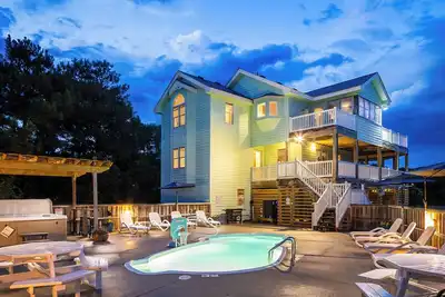 Image de Family Getaway in Top Spot: Dog Friendly w/ Heated Pool & Spa, 800ft to Beach