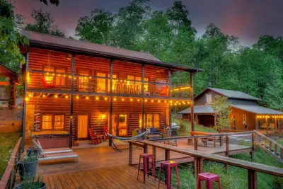 Image de Endless Echo- Dog Friendly, Close to Activities, Party Porch!