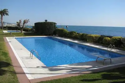 Image de Palm Garden, beautiful Sea view, cozy Apt, direct train @ Barcelona's door