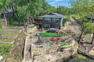 Image de Waterfront Getaway on Lake Granbury! Pet Friendly, Lake Front with Boat House and Hot Tub!