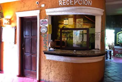 Image de Hotel room in the middle of clubs/bars, with pool/fitness room